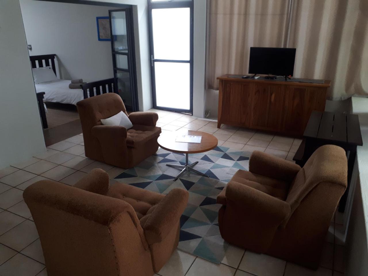 Suiderhof Self-Catering Hotel Windhoek Exterior photo