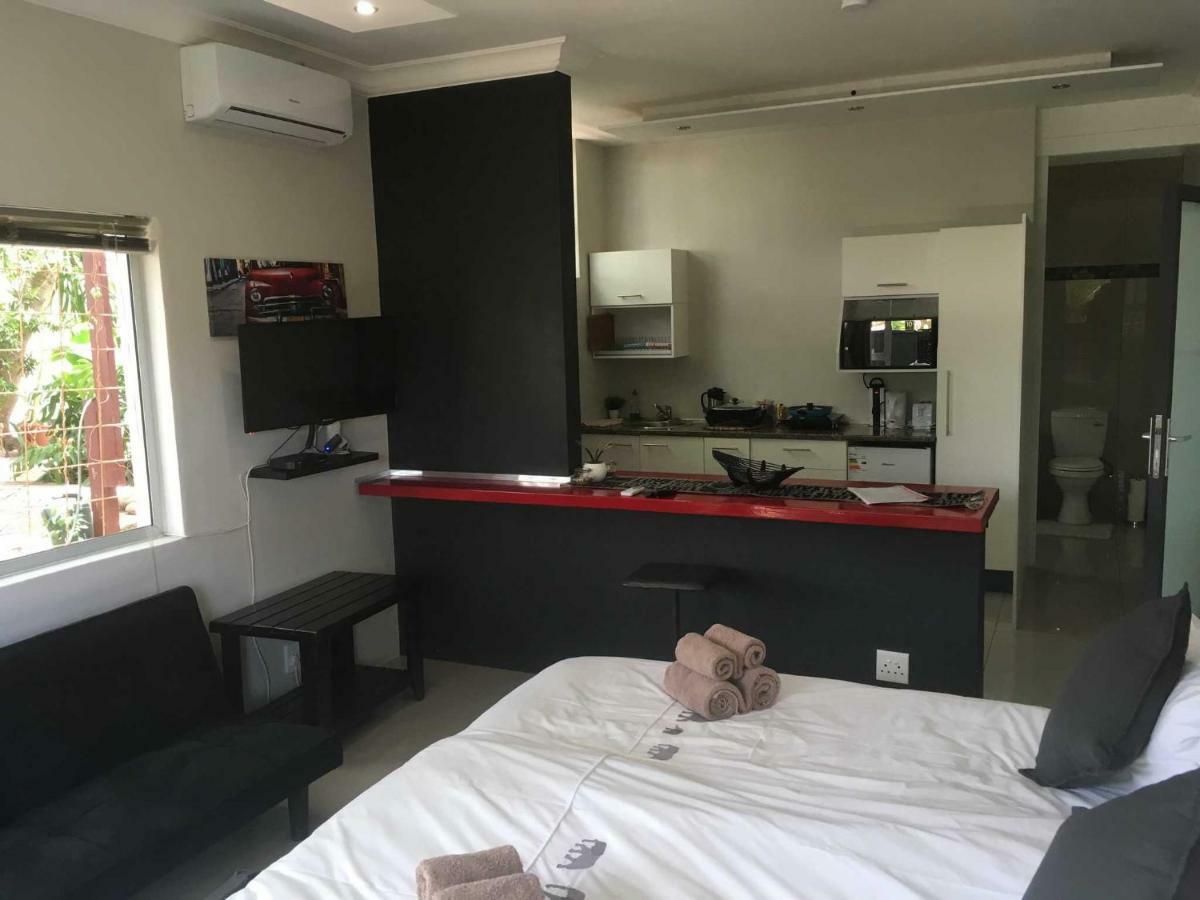 Suiderhof Self-Catering Hotel Windhoek Exterior photo